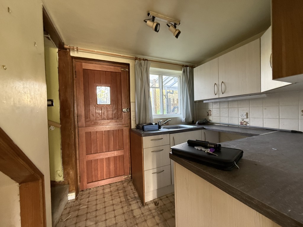 Lot: 26 - TWO-BEDROOM COTTAGE FOR IMPROVEMENT IN POPULAR DEVON VILLAGE - Kitchen Space